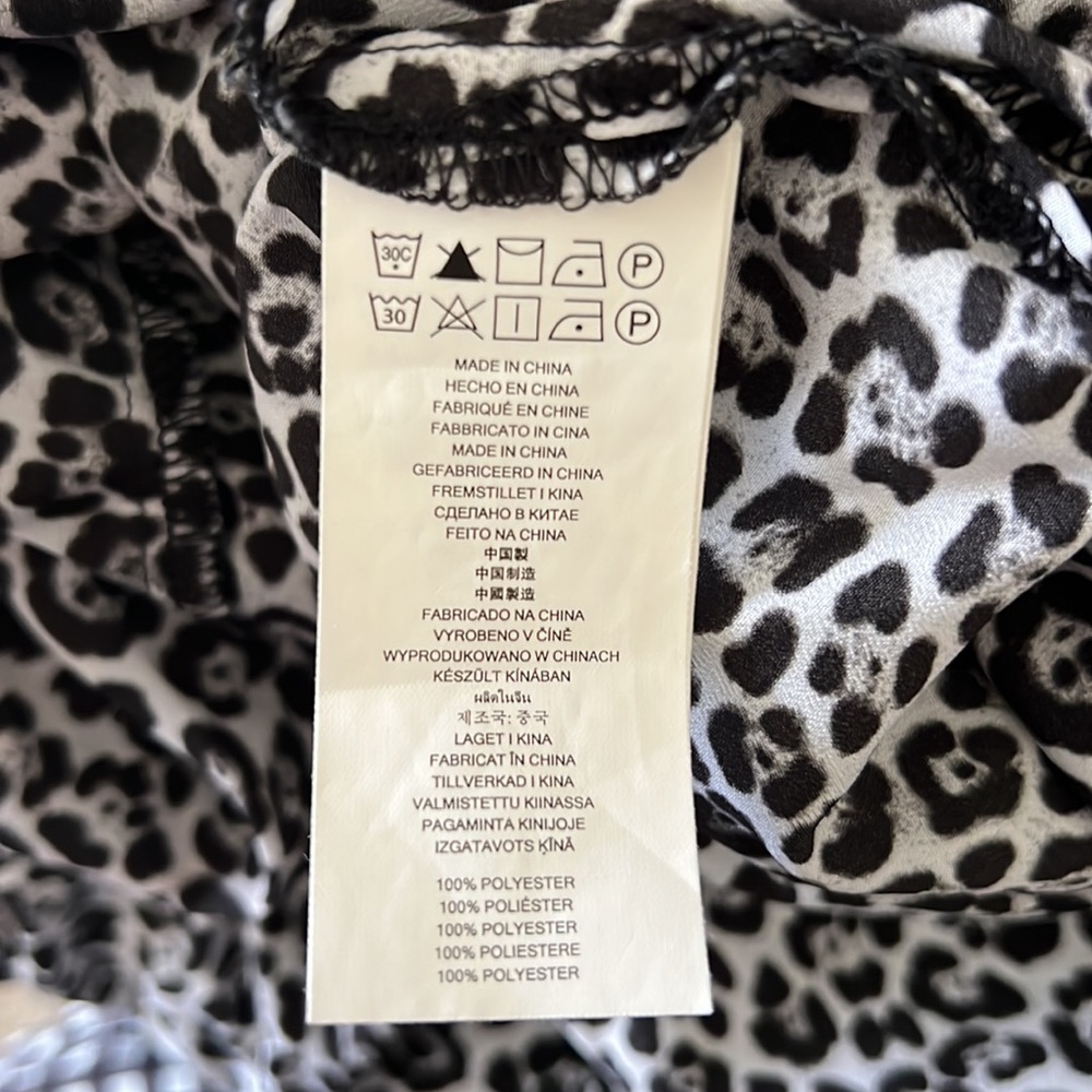 Michael Kors snow leopard, drawstring waist, zip up blouse, size large - Picture 3 of 11